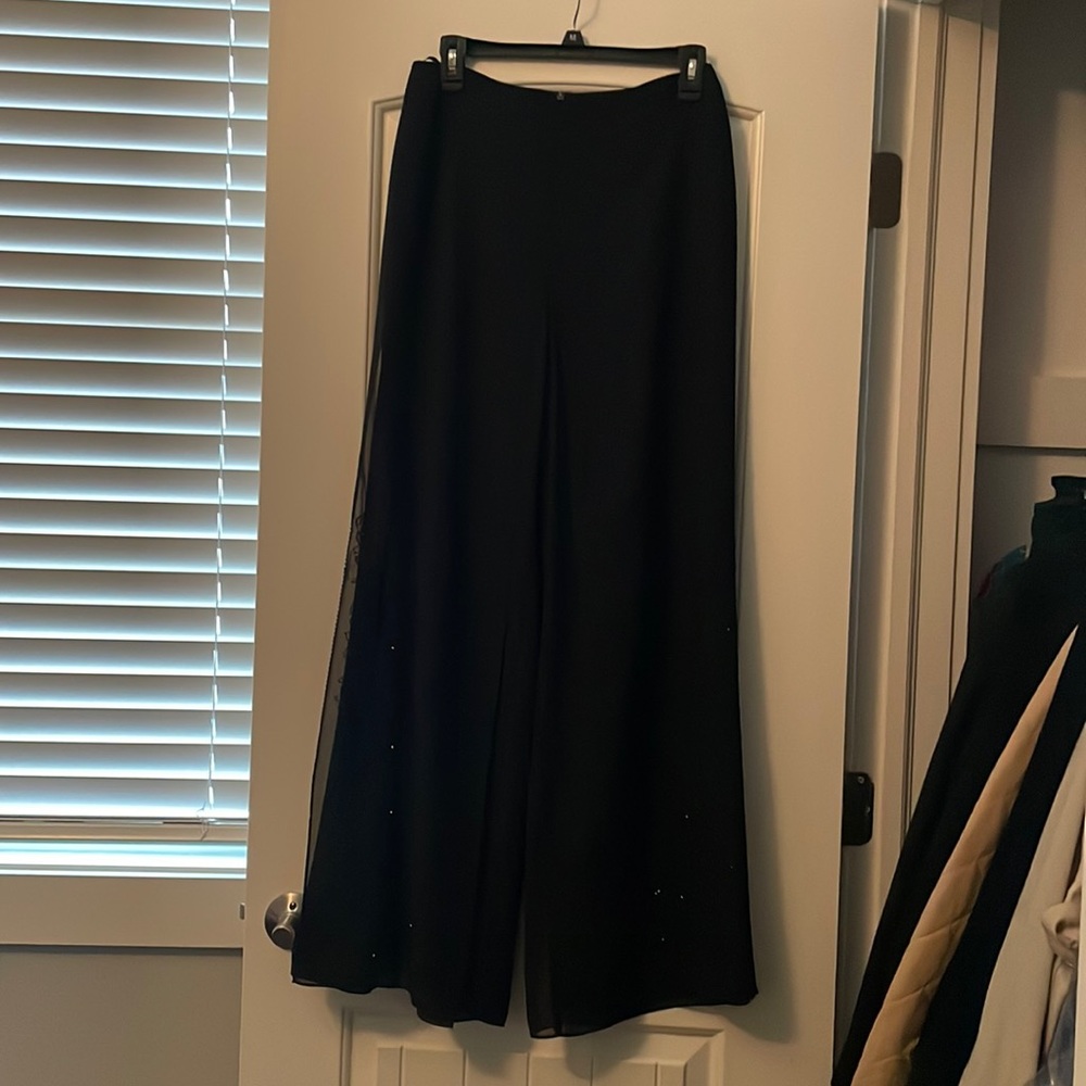 Jones New York Evening black dress pants with sheer beaded overlay. Size 6